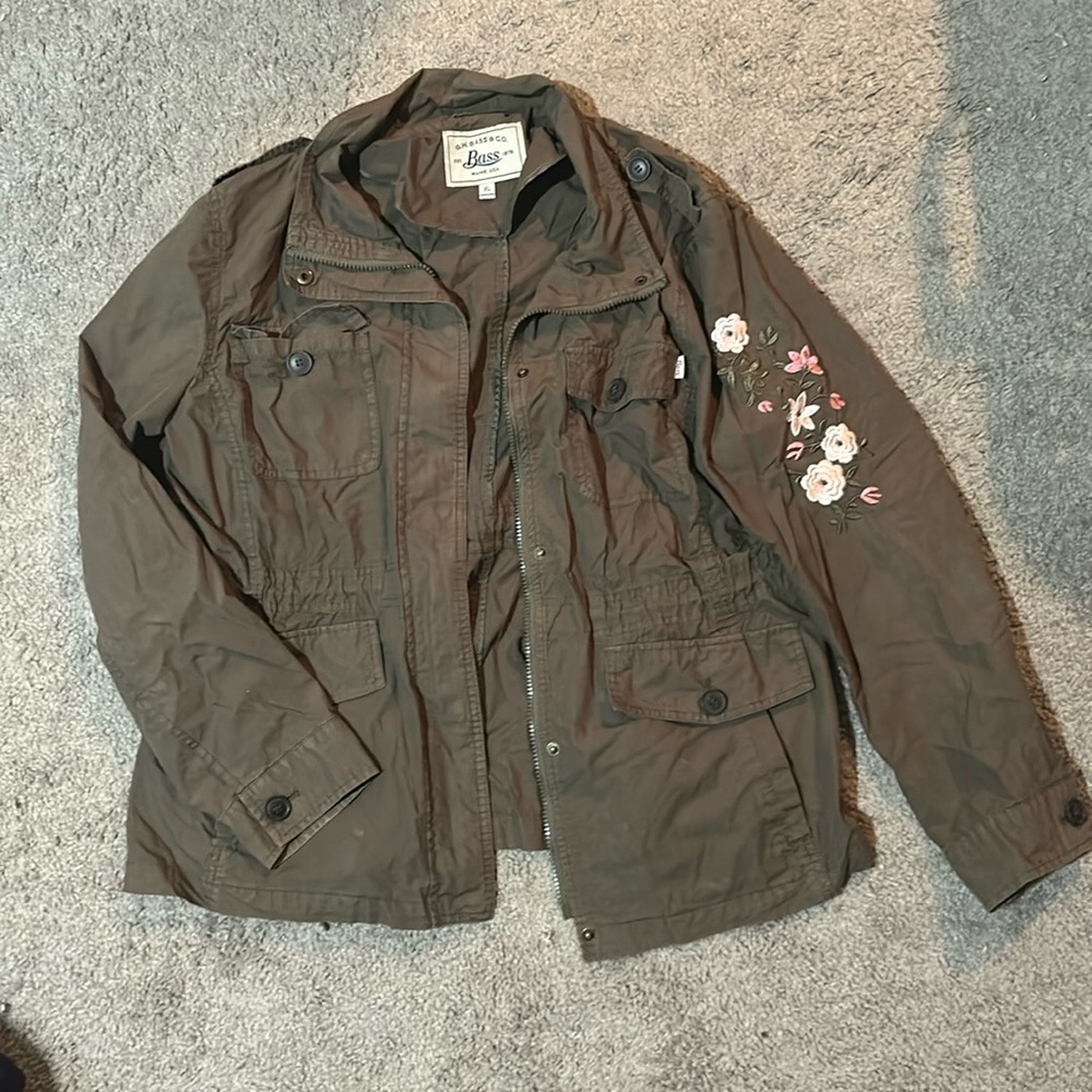 Bass army green detailed jacket